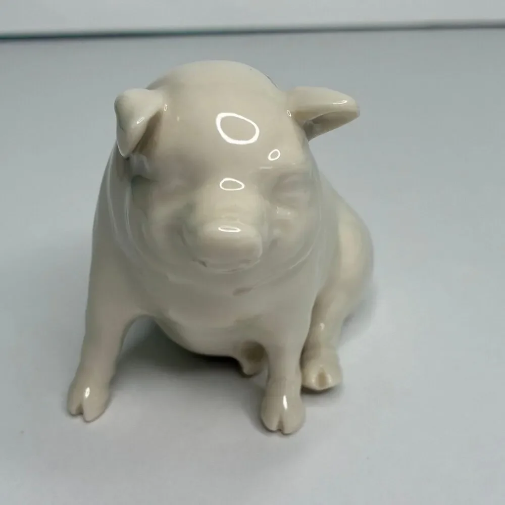 Vintage Belleek Pottery Porcelain Pig Figurine: 2